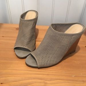 Kenneth Cole Reaction Gray Mules - 6M